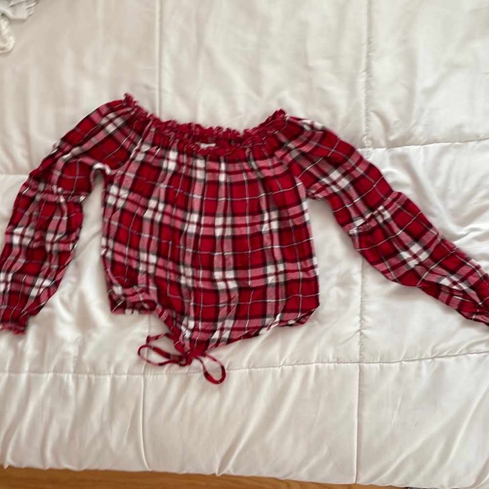 red holister plaid crop top with tie